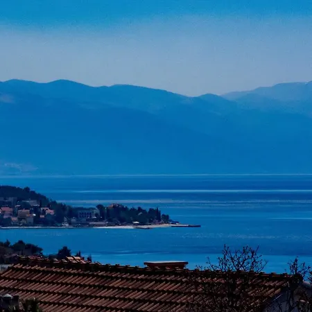 Mediterraneo شقة